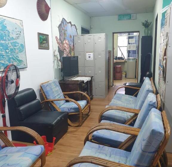 הוסטל Borneo Gaya Lodge