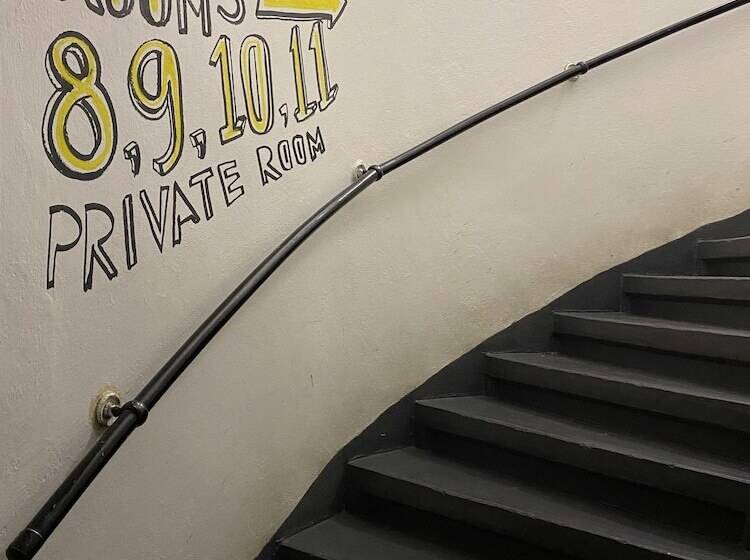 هاستل Easy Housing