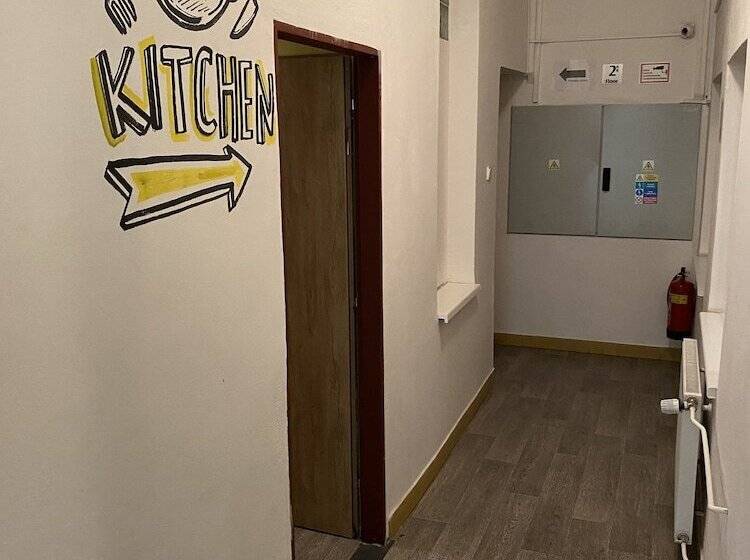 هاستل Easy Housing