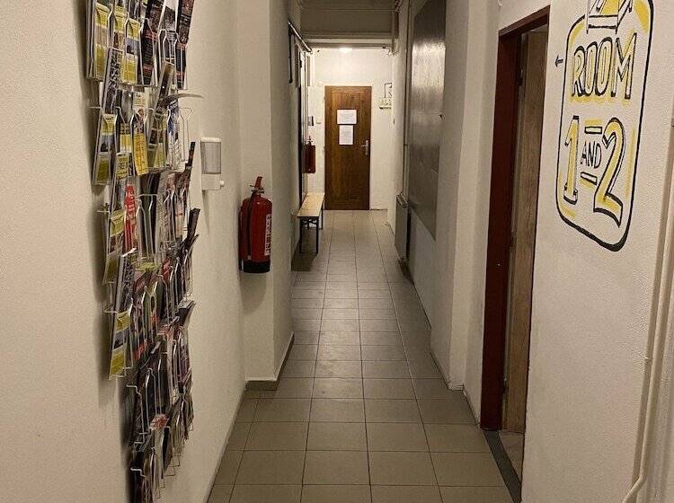 هاستل Easy Housing