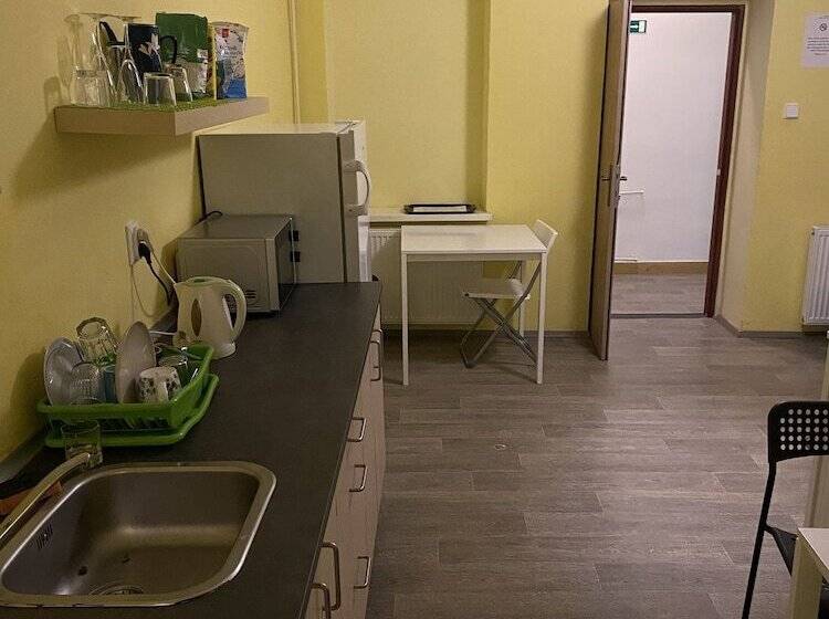 هاستل Easy Housing