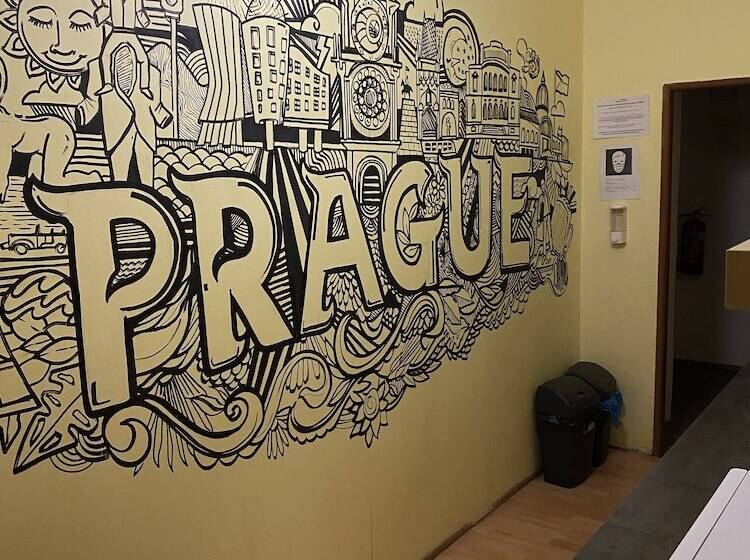 هاستل Easy Housing