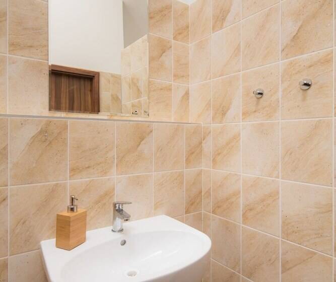 هاستل Easy Housing