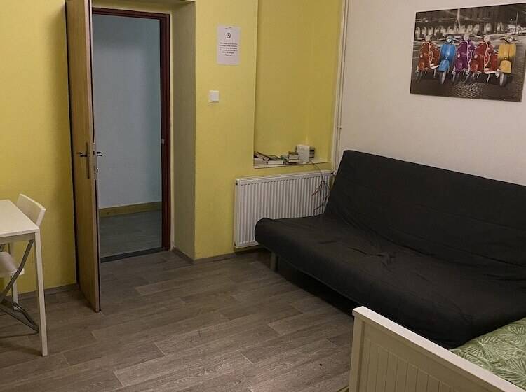 هاستل Easy Housing