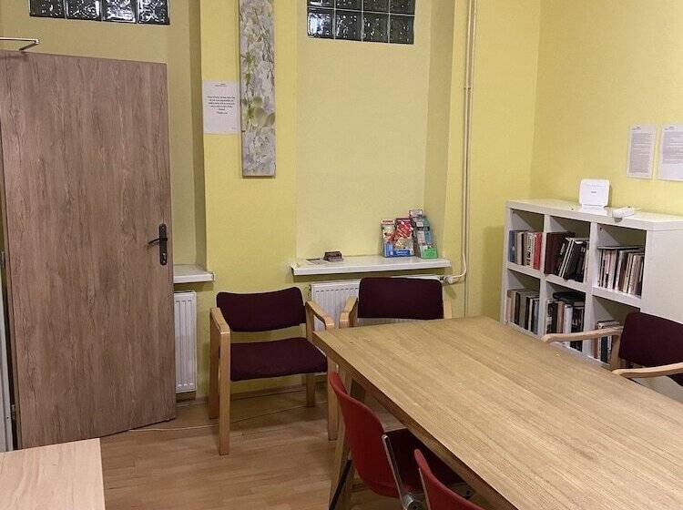 هاستل Easy Housing