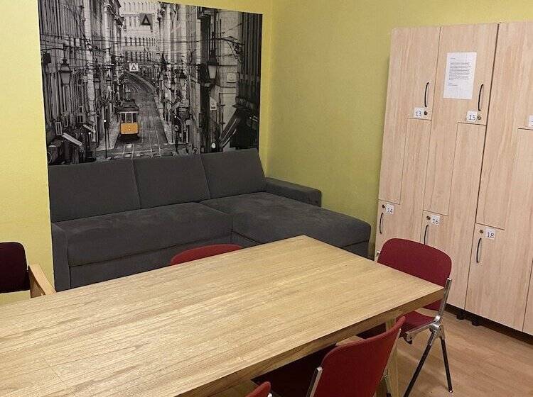 هاستل Easy Housing