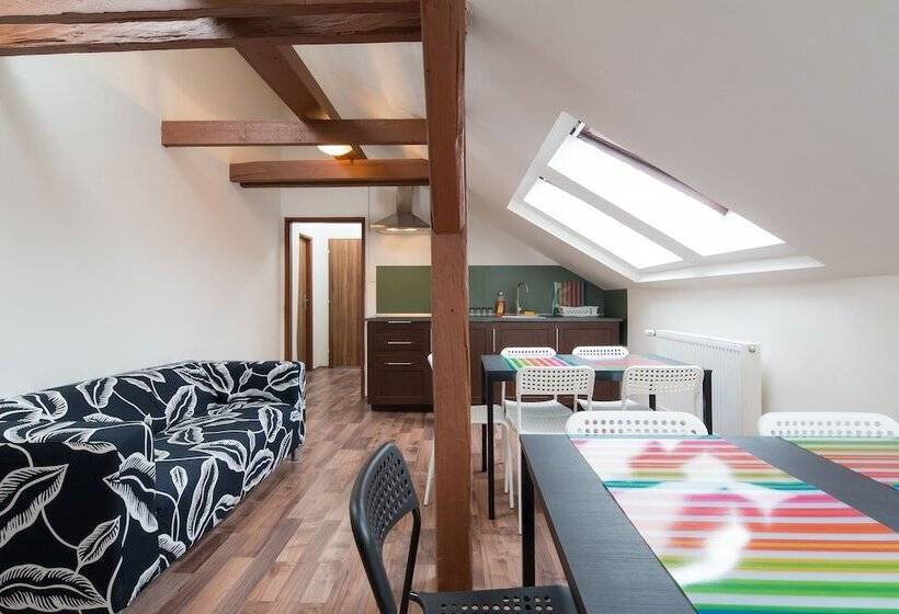 هاستل Easy Housing