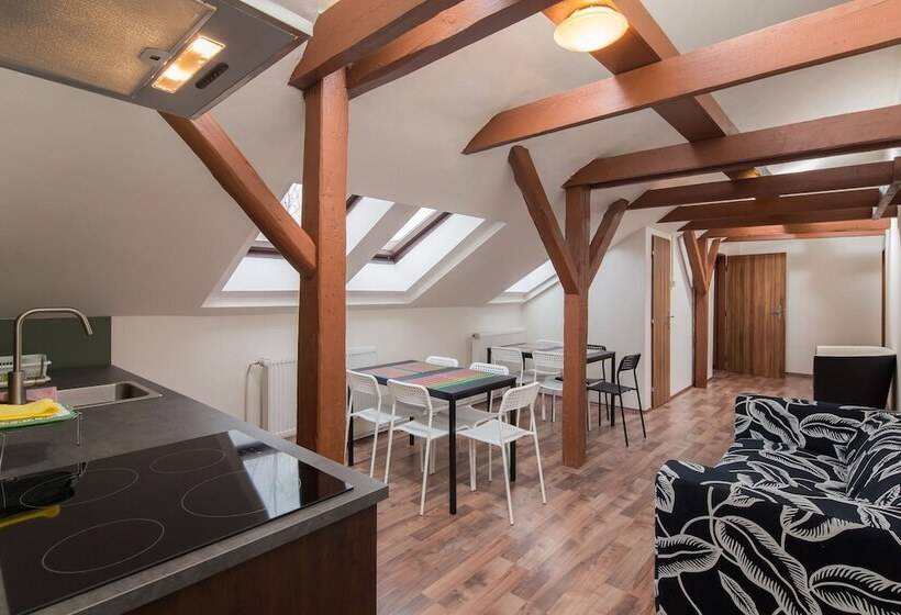 هاستل Easy Housing