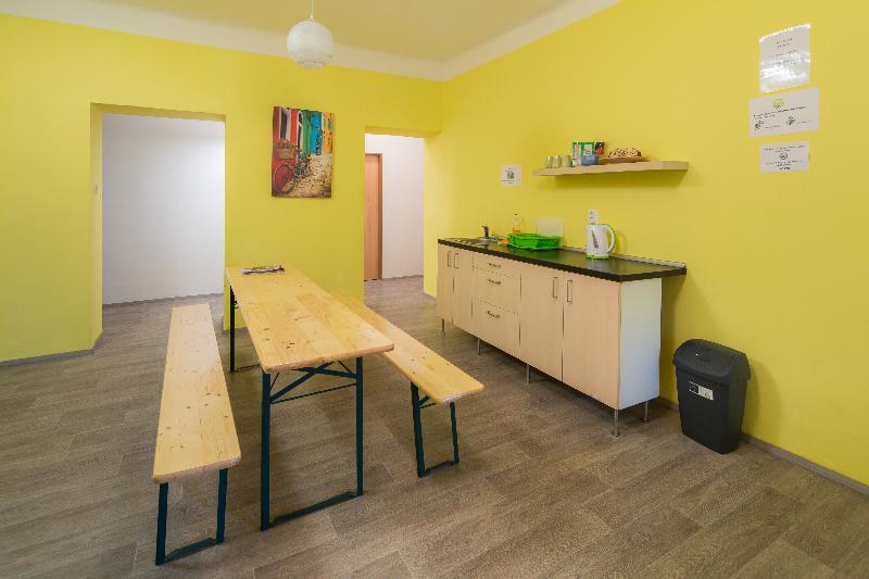 هاستل Easy Housing