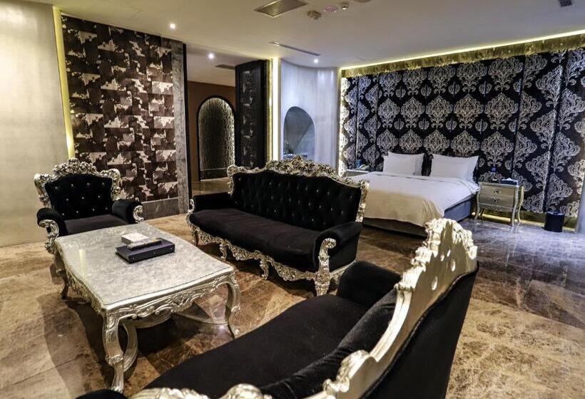 Allur Boutique Motelyilan Branch