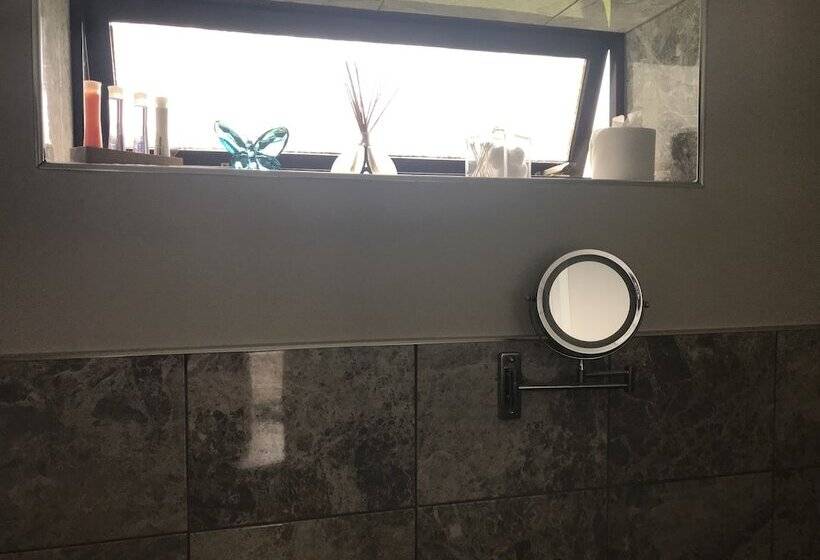 مبيت وإفطار Pinewood Lodge