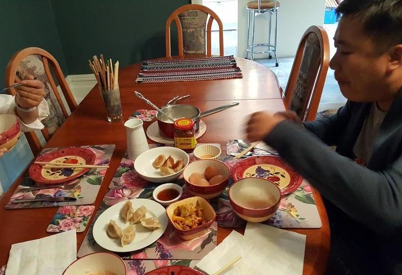 민박 The Manor Estate