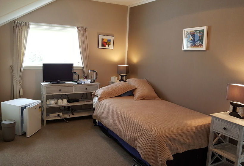 민박 The Manor Estate