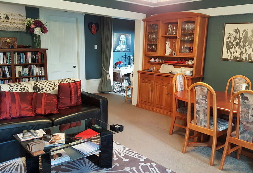 민박 The Manor Estate