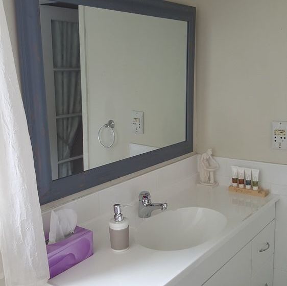 민박 The Manor Estate