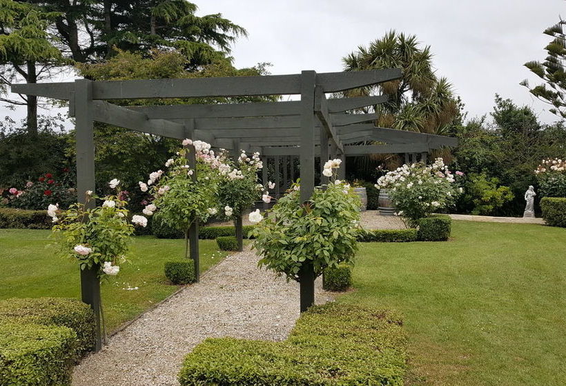 민박 The Manor Estate