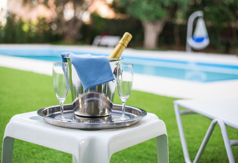 Corina Suites & Apartments