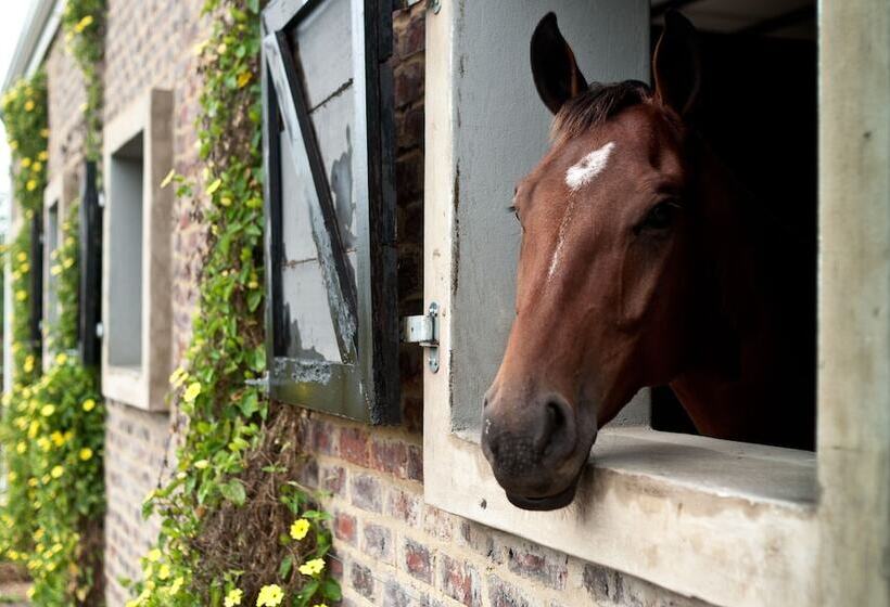 Country House At Kay & Monty