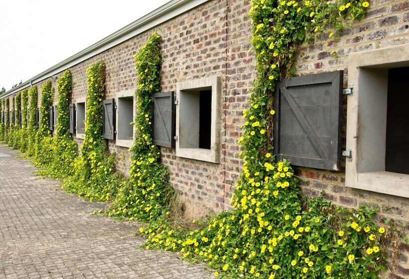 Country House At Kay & Monty