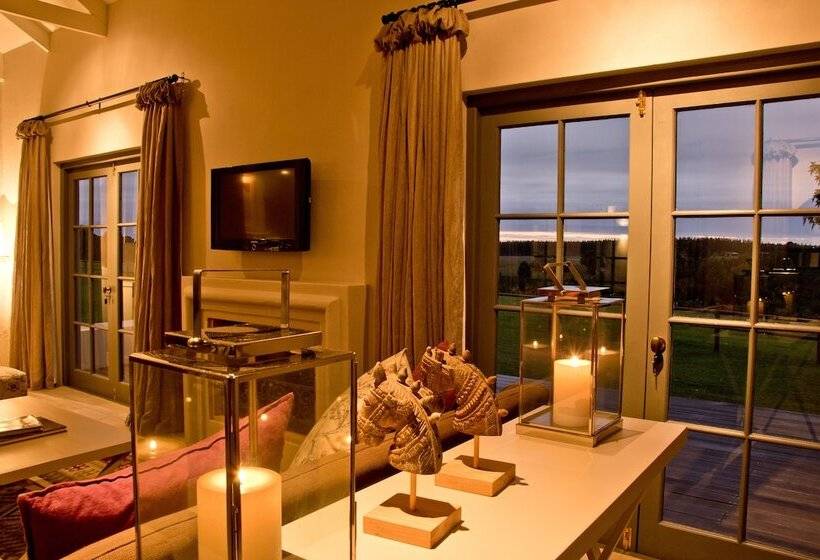 Country House At Kay & Monty