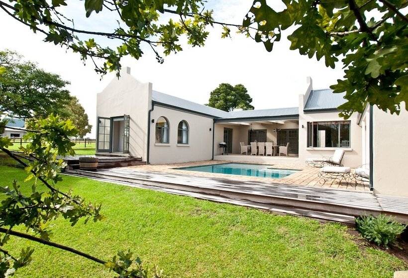 Country House At Kay & Monty