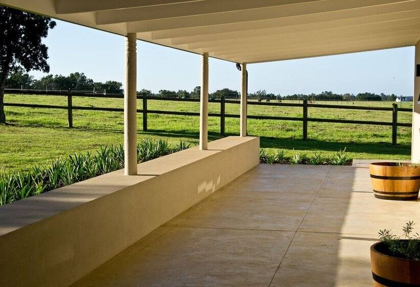 Country House At Kay & Monty