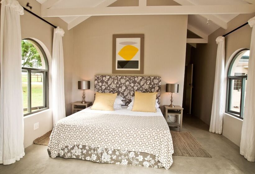 Country House At Kay & Monty