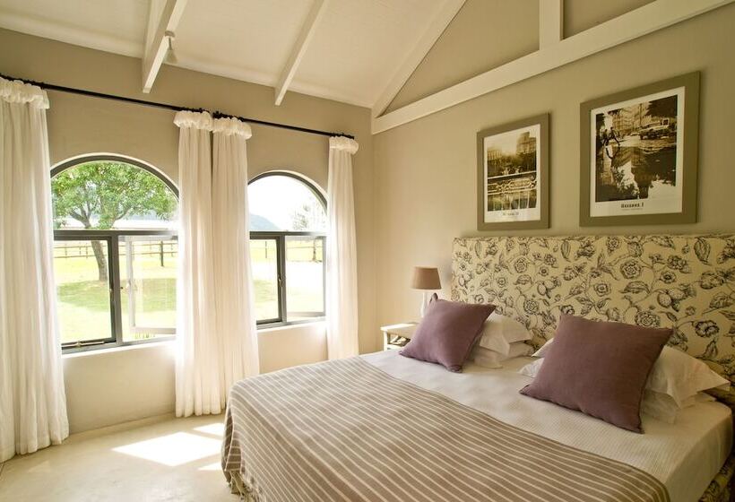 Country House At Kay & Monty