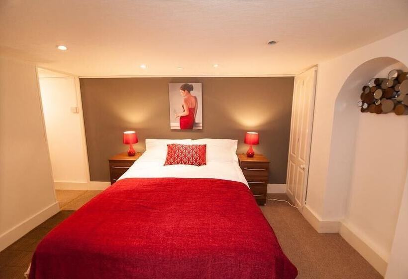 Courthouse Apartments