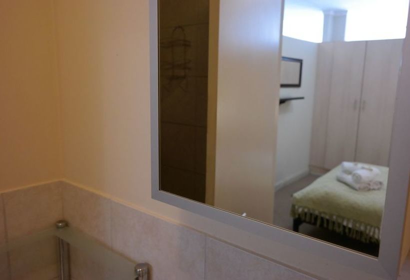 Four Seasons Apartments