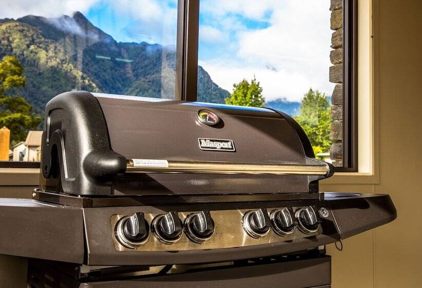 Fox Glacier Top 10 Holiday Park & Motels