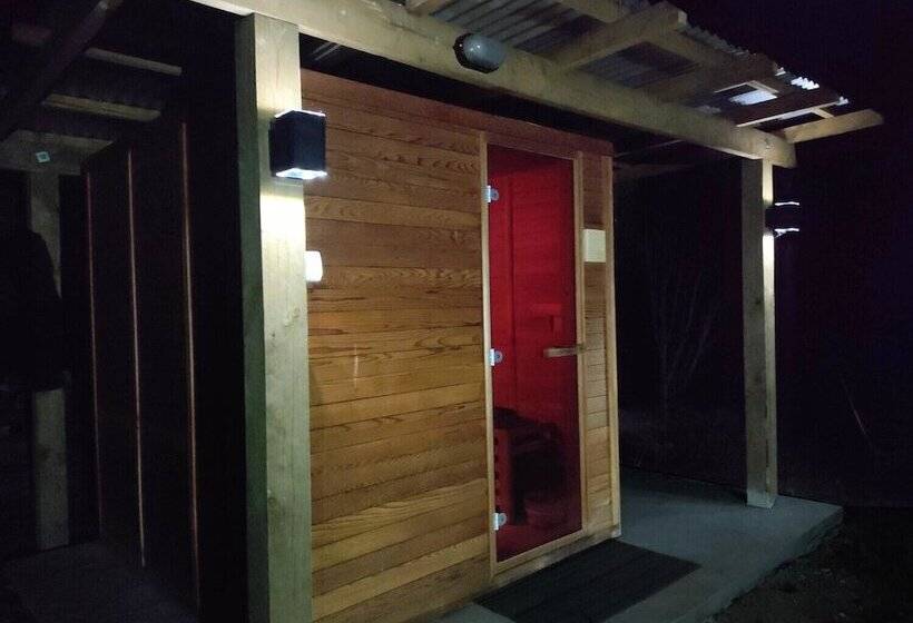 Golden Caves   Bed & Breakfast