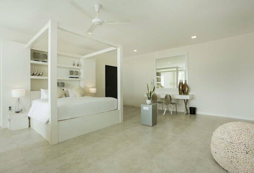 Green Turtle Villa By The Serendipity Collection