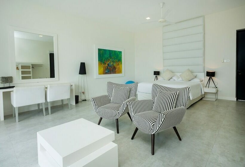 Green Turtle Villa By The Serendipity Collection