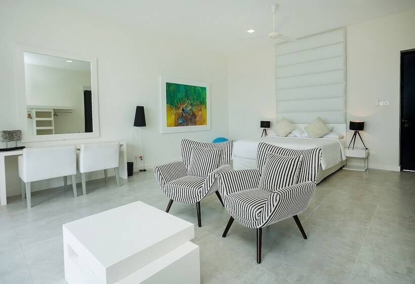 Green Turtle Villa By The Serendipity Collection