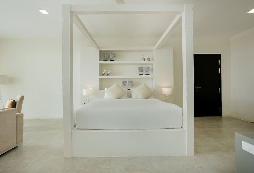 Green Turtle Villa By The Serendipity Collection