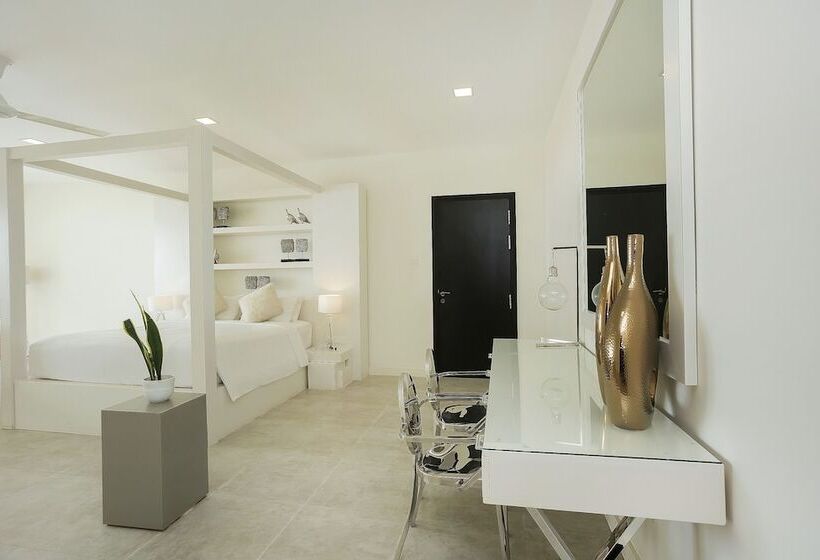 Green Turtle Villa By The Serendipity Collection