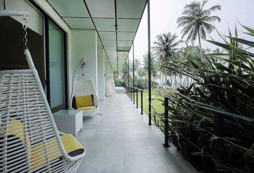 Green Turtle Villa By The Serendipity Collection