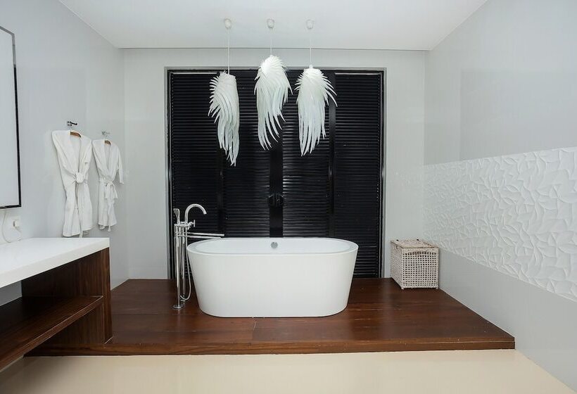 Green Turtle Villa By The Serendipity Collection