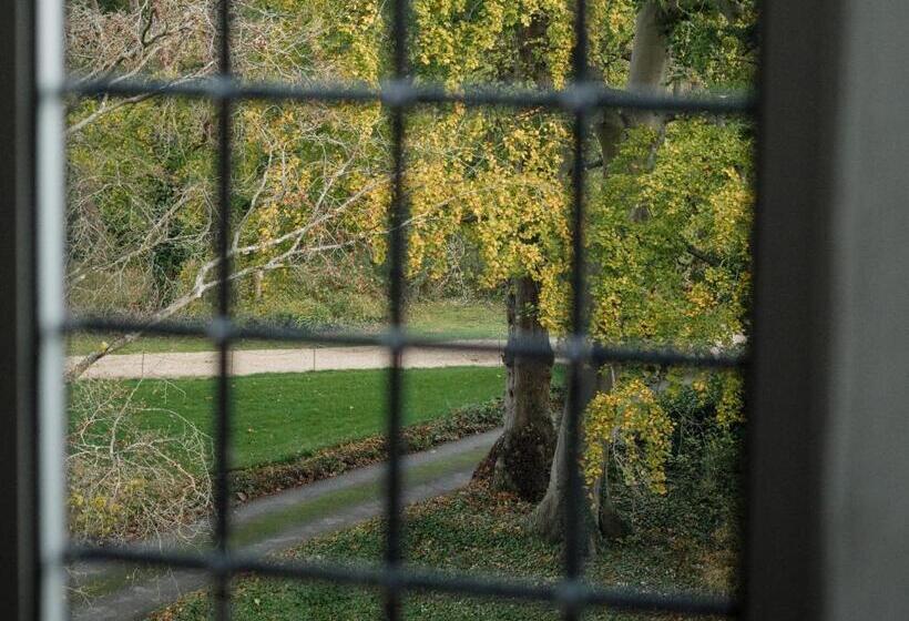 여관 Berwick Lodge