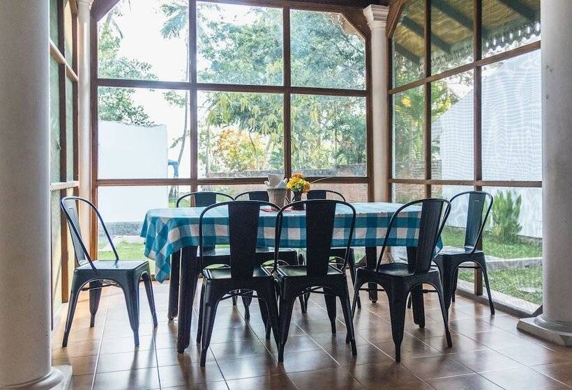 Hostel First Colombo Airport