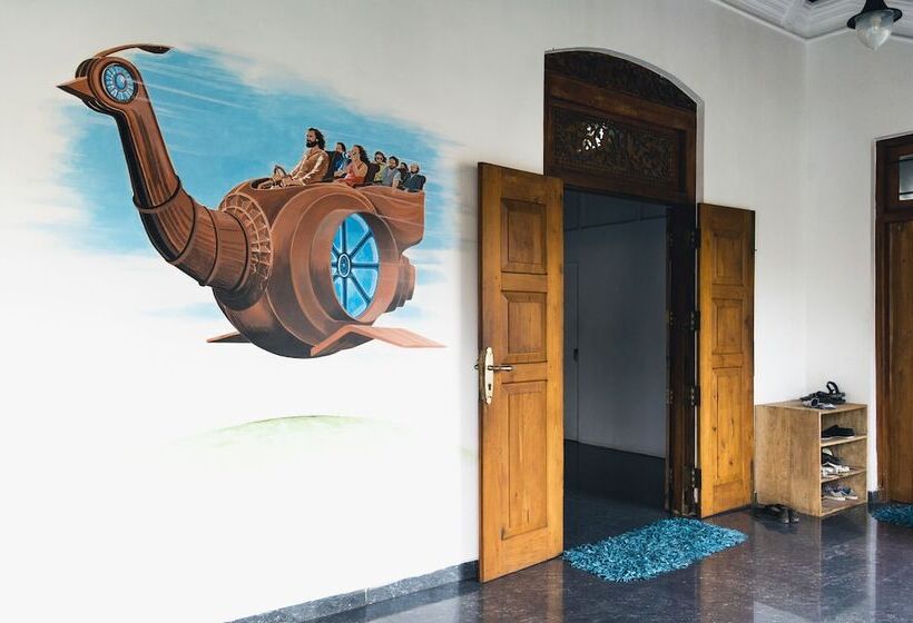 Hostel First Colombo Airport