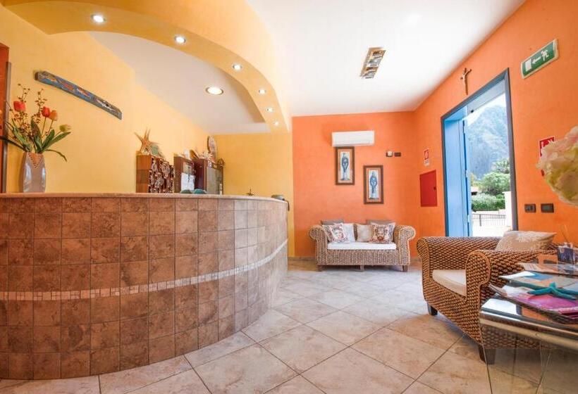 Отель Altamarea