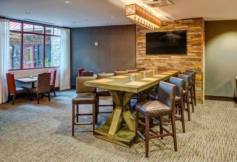 هتل Black Fox Lodge Pigeon Forge, Tapestry Collection By Hilton