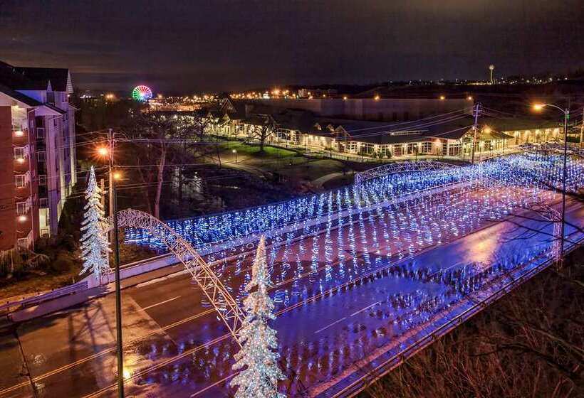 هتل Black Fox Lodge Pigeon Forge, Tapestry Collection By Hilton