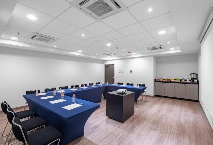 בית מלון כפרי City Express Junior By Marriott Merida Altabrisa