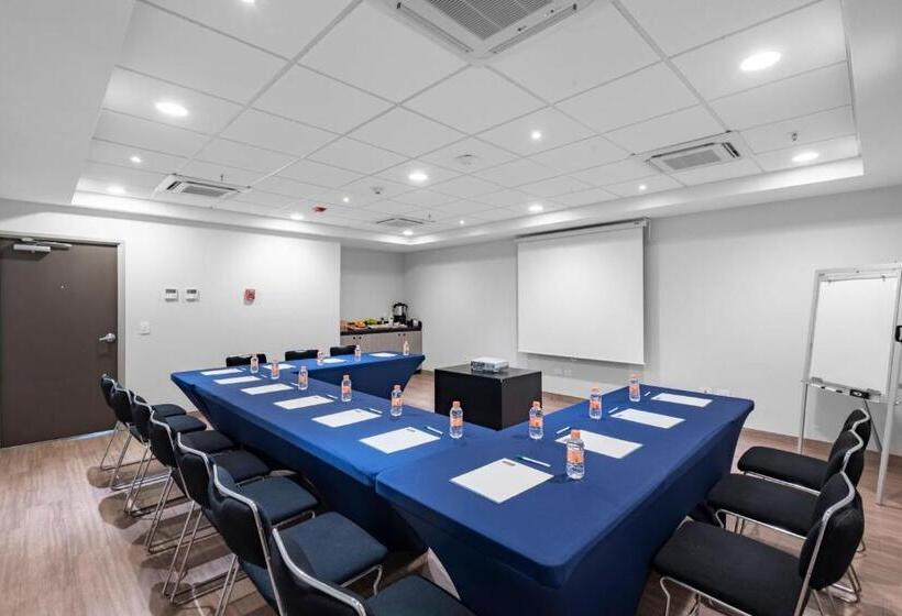 בית מלון כפרי City Express Junior By Marriott Merida Altabrisa