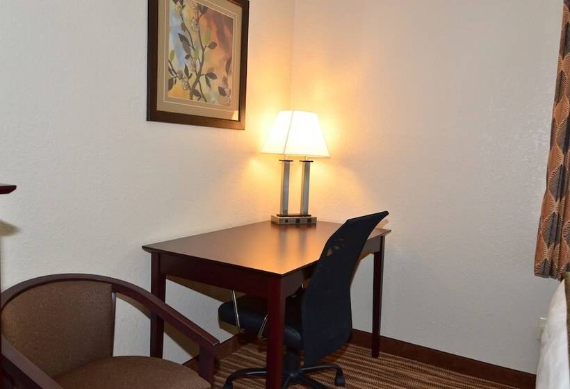 فندق Cobblestone Inn & Suites   Clarion