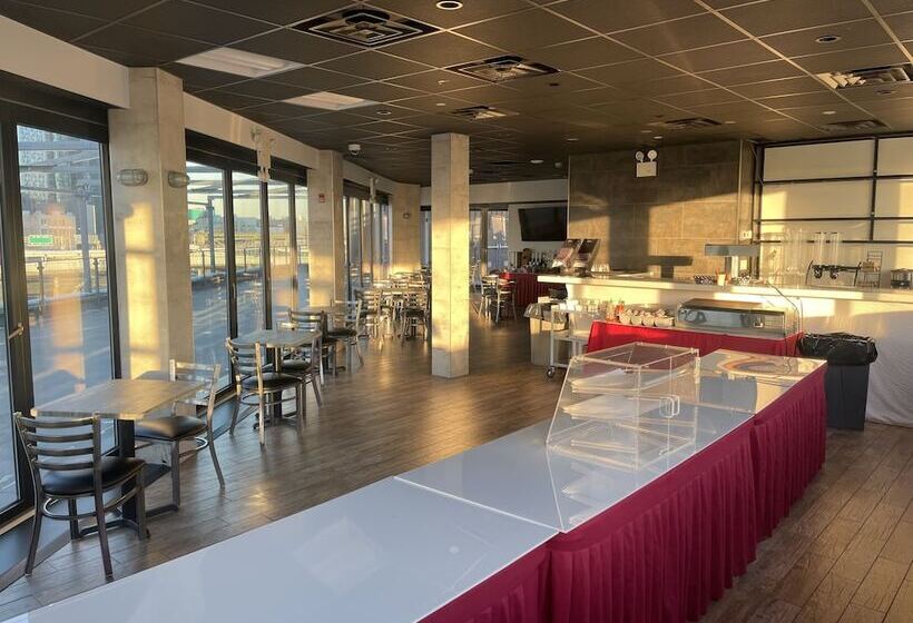 בית מלון כפרי Feather Factory