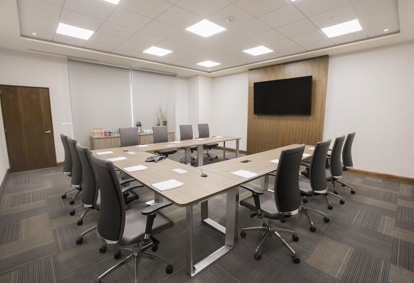 Отель Hilton Garden Inn Silao Aeropuerto Bajio